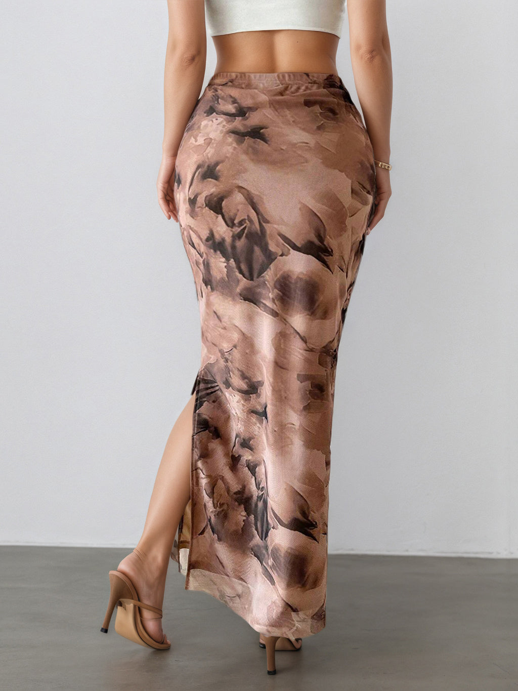Printed half-length skirt with a sexy side slit