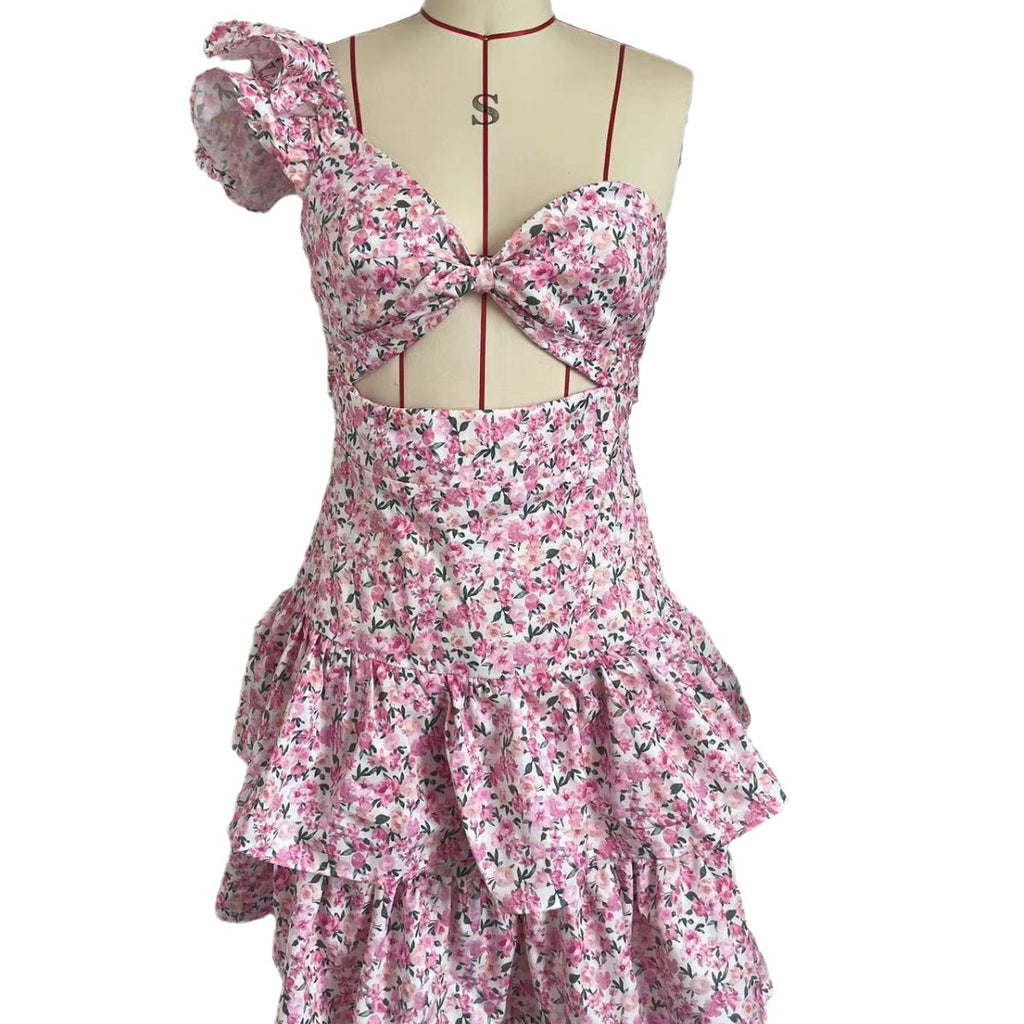 A one-shoulder, flappy, waist-exposed, sexy and fashionable pink lace-up floral dress for a hot girl