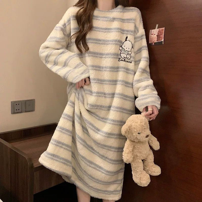 Coral fiber nightgown for women