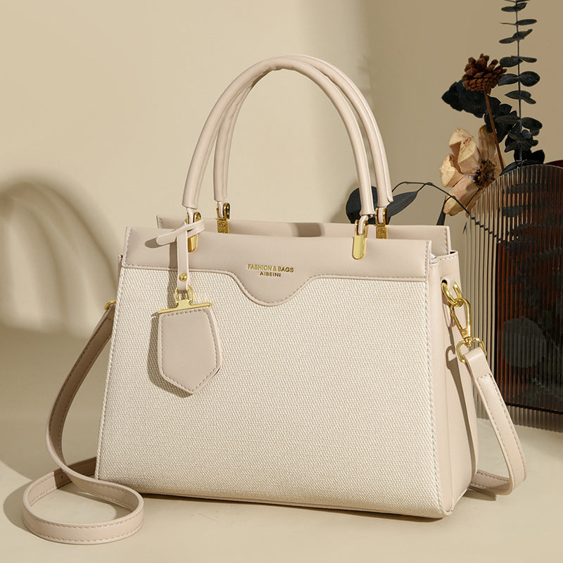 Handbags are versatile for women in autumn