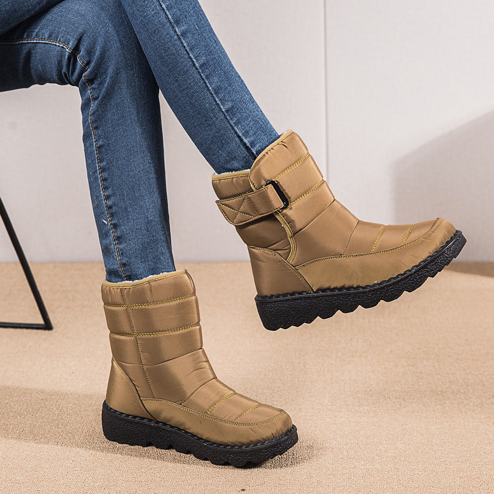 Snow boots with a high collar for women