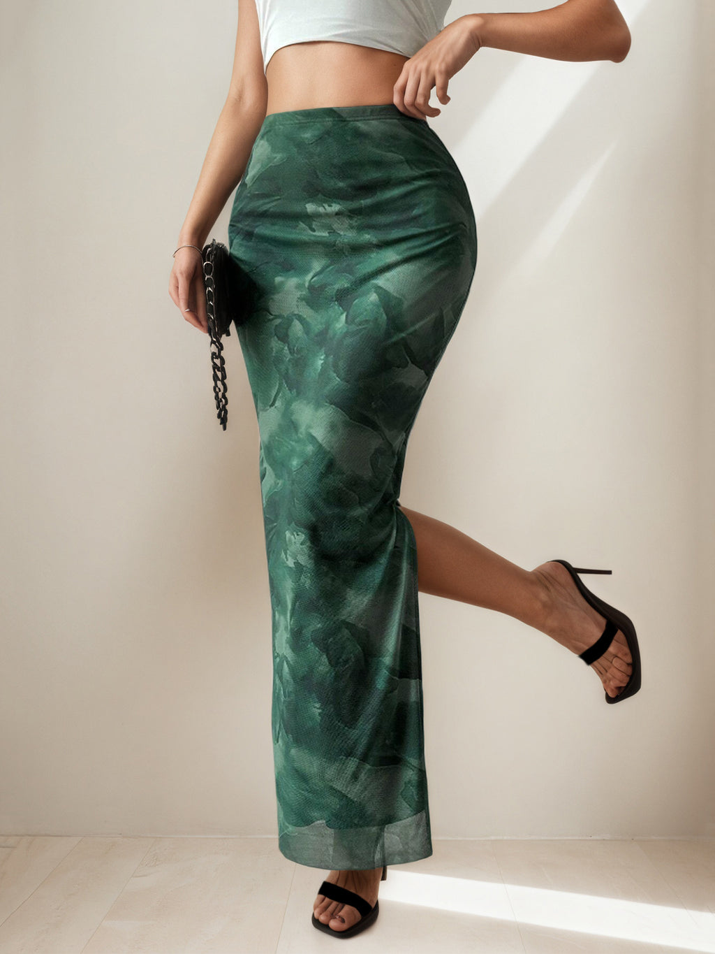 Printed half-length skirt with a sexy side slit