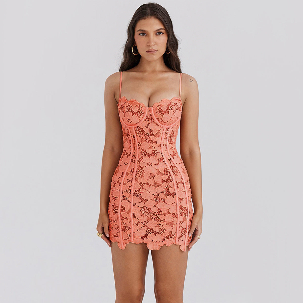 Lace strapless figure-hugging hip-hugging skirt