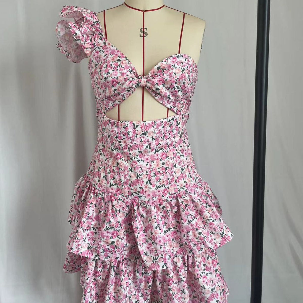 A one-shoulder, flappy, waist-exposed, sexy and fashionable pink lace-up floral dress for a hot girl