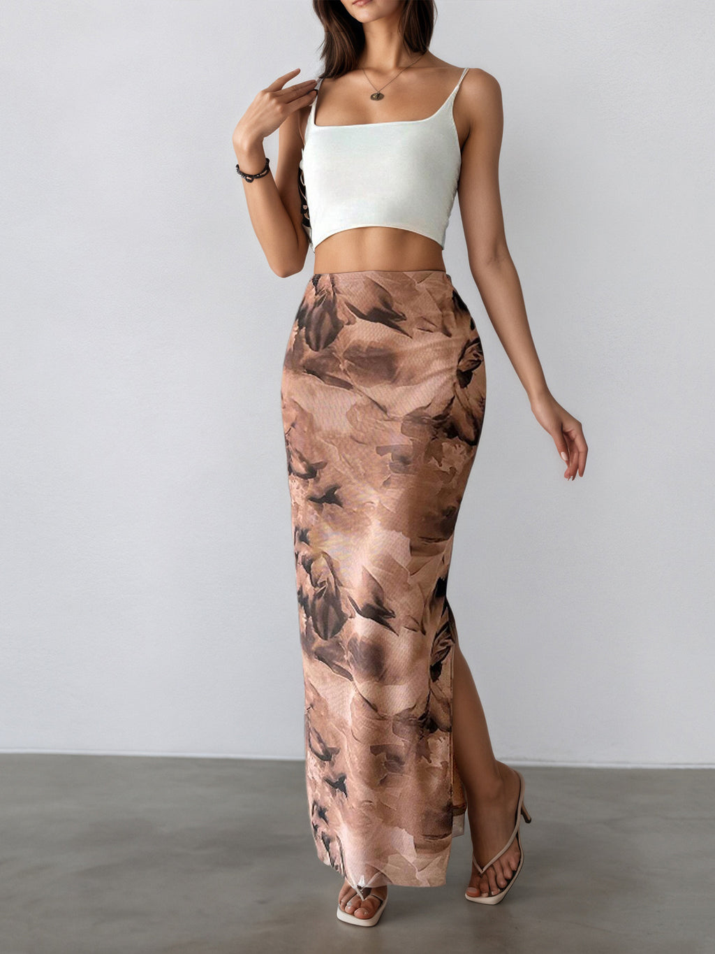 Printed half-length skirt with a sexy side slit