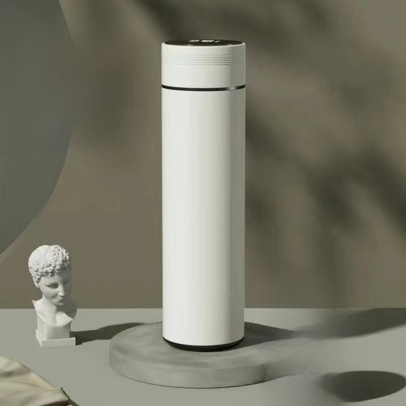 Smart temperature measuring water cup