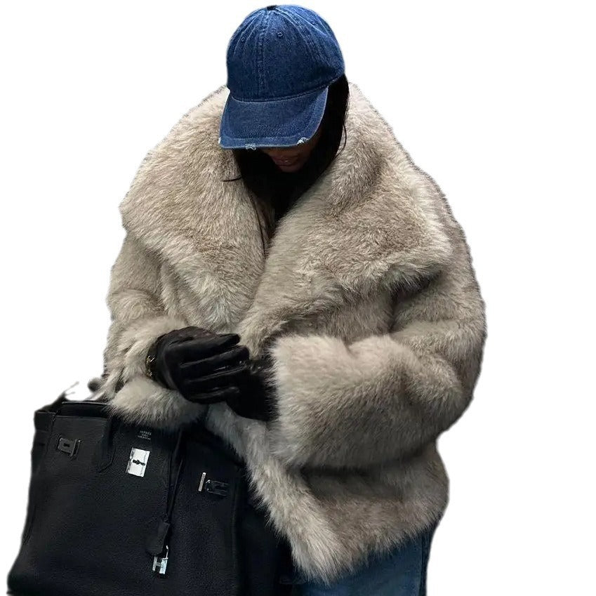 Short and fashionable fox fur coat, fluffy and plush women's clothing