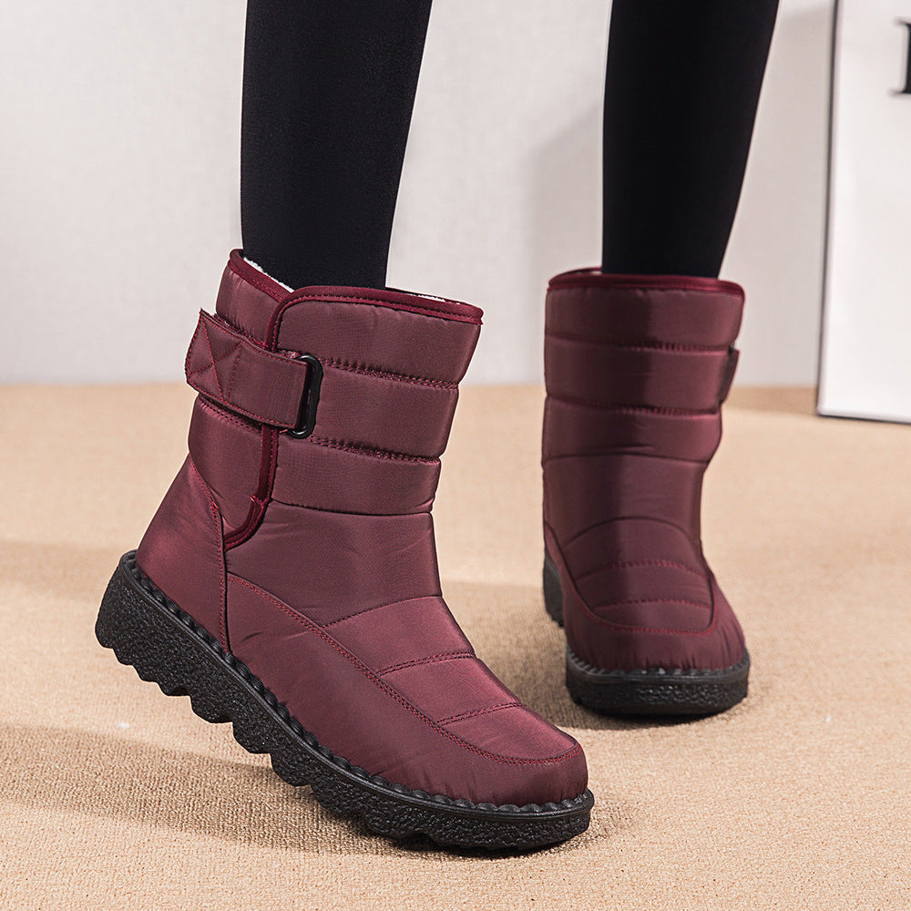 Snow boots with a high collar for women