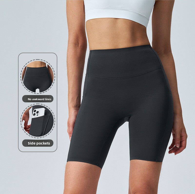 Wear thin yoga five-point shark pants as an outer layer