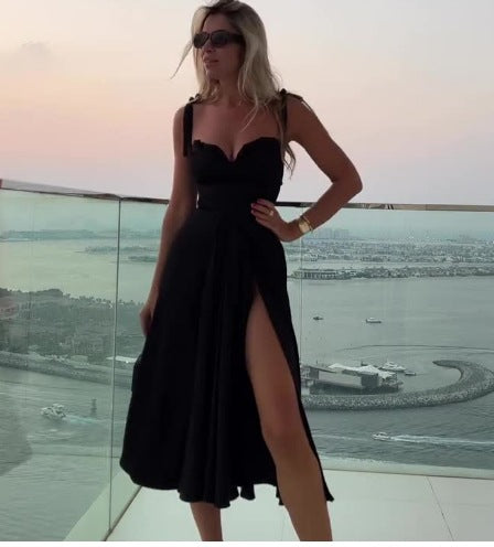 A sexy halter dress with a strapless look and a two-piece color-blocked fake dress