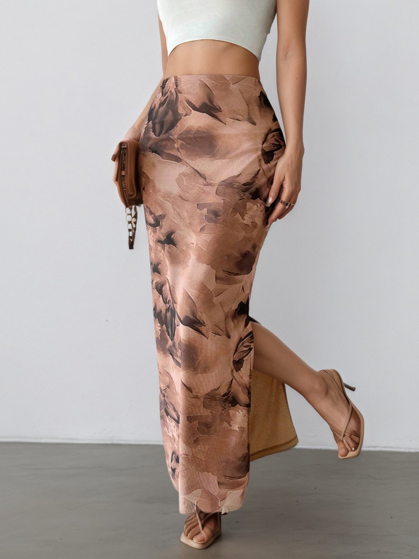 Printed half-length skirt with a sexy side slit